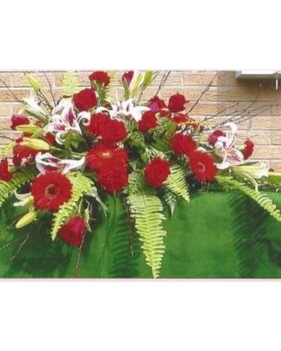 <p>This elegant, all red funeral casket spray conveys compassion and deep devotion.</p>
<ul id="prodDetailDelivery">
<li><span style="color: red;"><b>Local Delivery Only</b></span></li>
</ul>